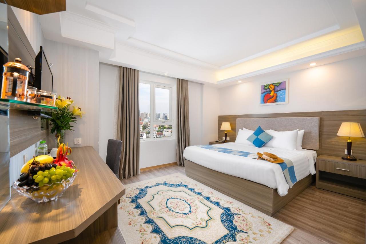 Royal Beach Hotel Danang Exterior photo