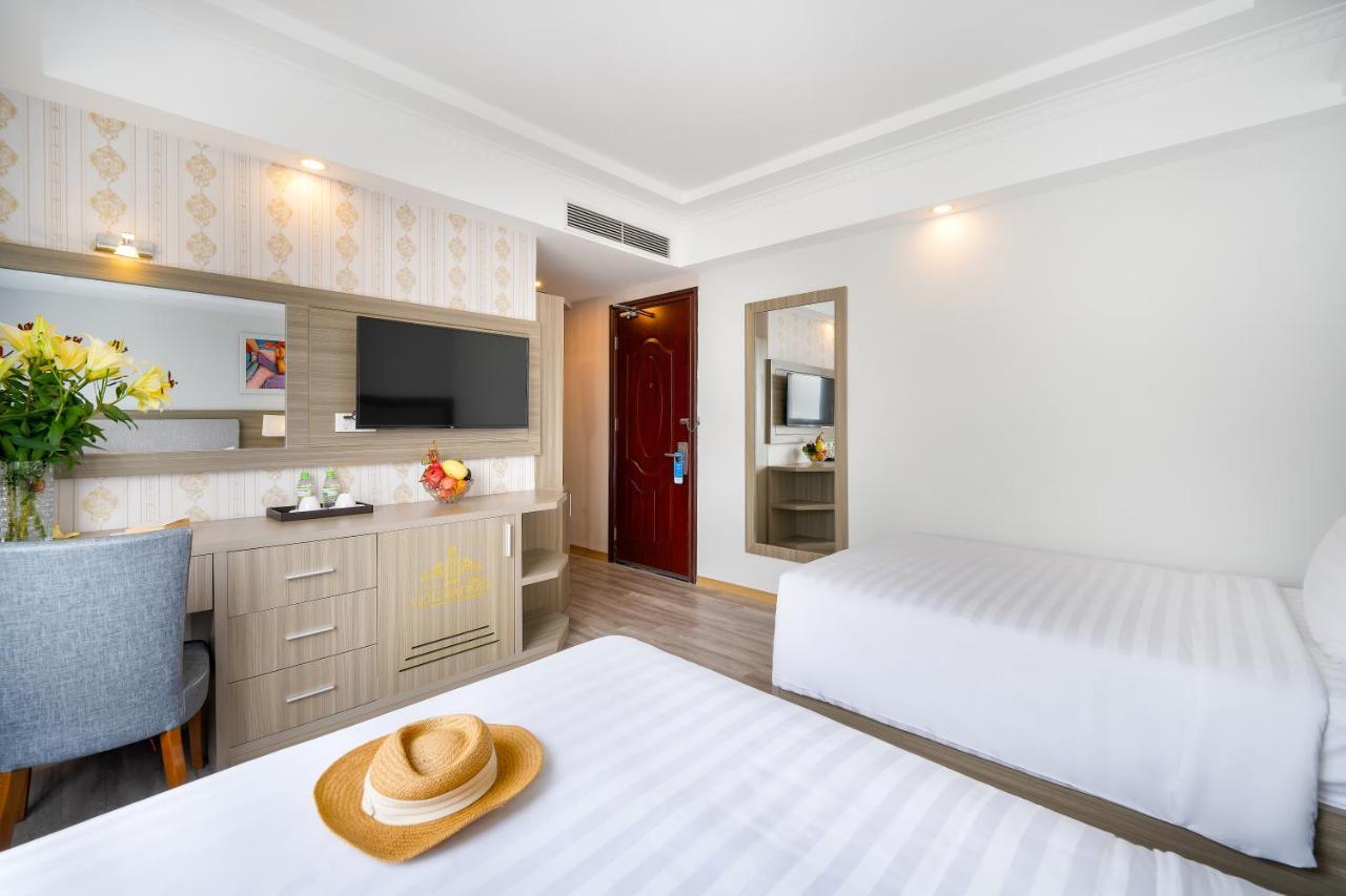 Royal Beach Hotel Danang Exterior photo
