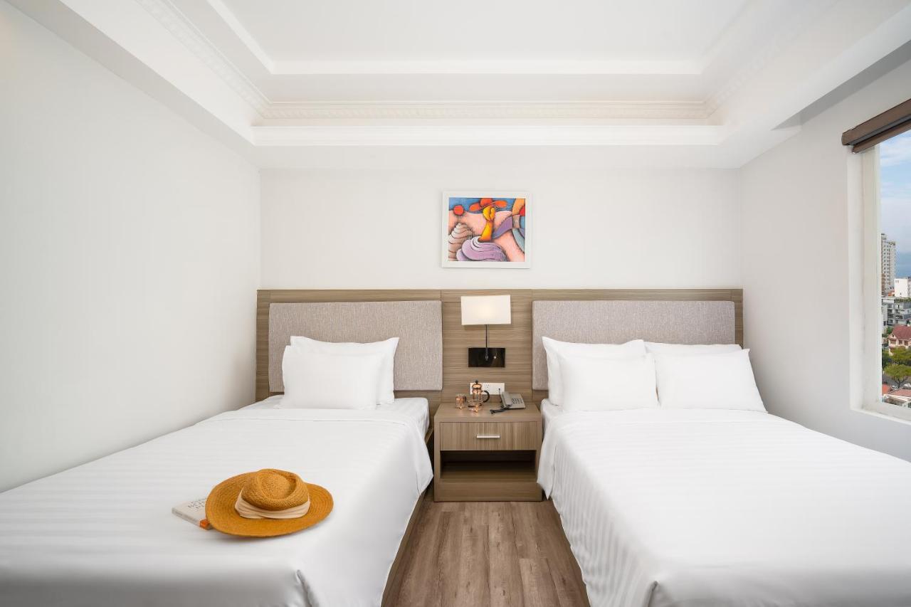 Royal Beach Hotel Danang Exterior photo